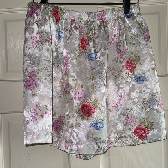 Private Luxuries Pajama Set Size Large - Picture 7 of 7